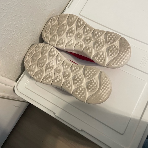 Skechers Slip In Red GoWalk sneakers. Size 9 women’s - Picture 2 of 4